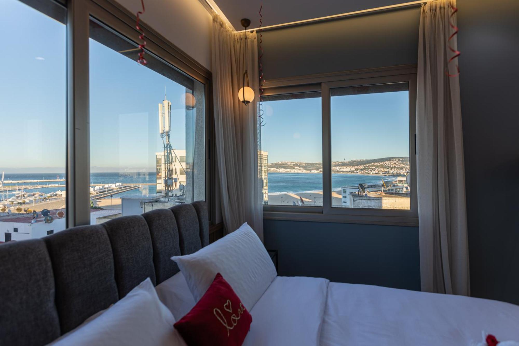 Marina View Residence Luxurious Studio Retreat With Stunning Ocean Views 1 Double Bedroom, 1 Convertible Couch Tanger Buitenkant foto